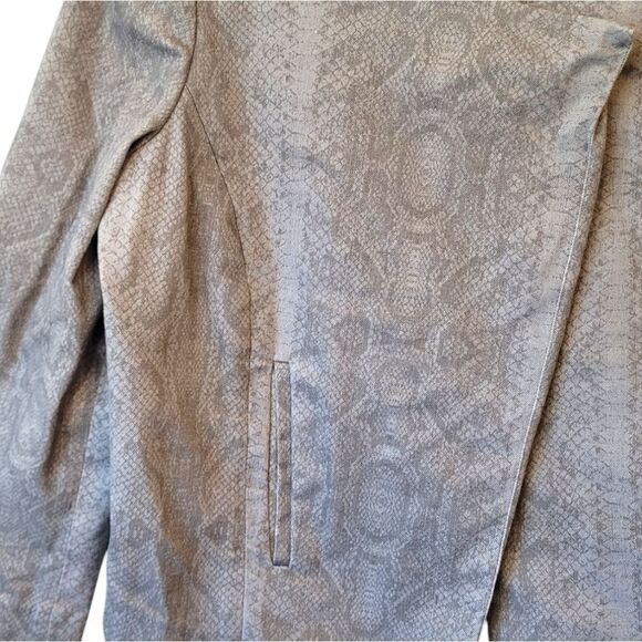 Lafayette 148 Grey Snakeskin Cropped Moto Jacket Size 10 - Picture 4 of 7